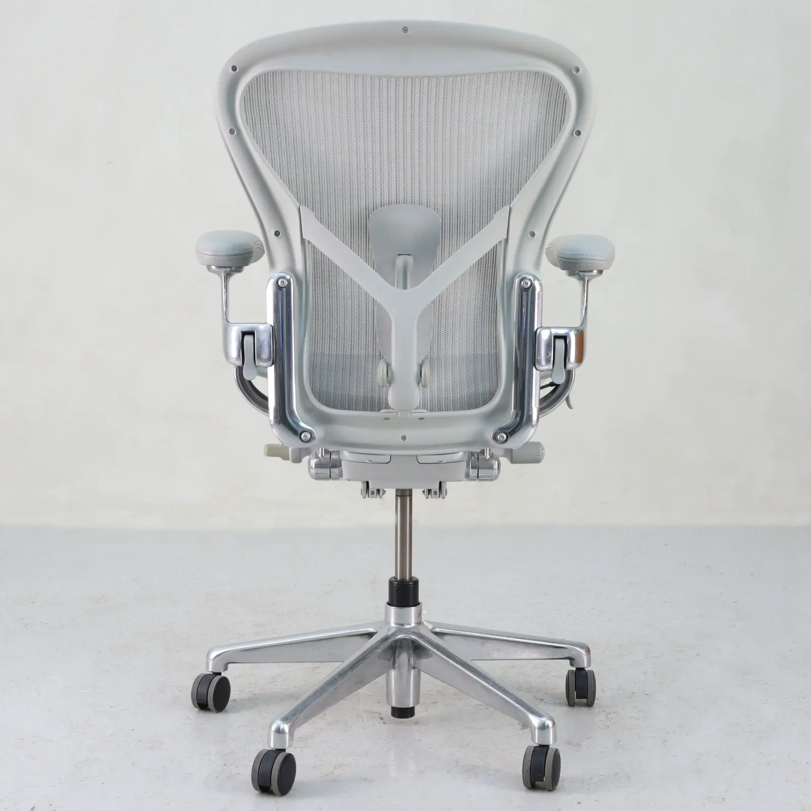 Kontorsstol Aeron Medium Herman Miller Gray