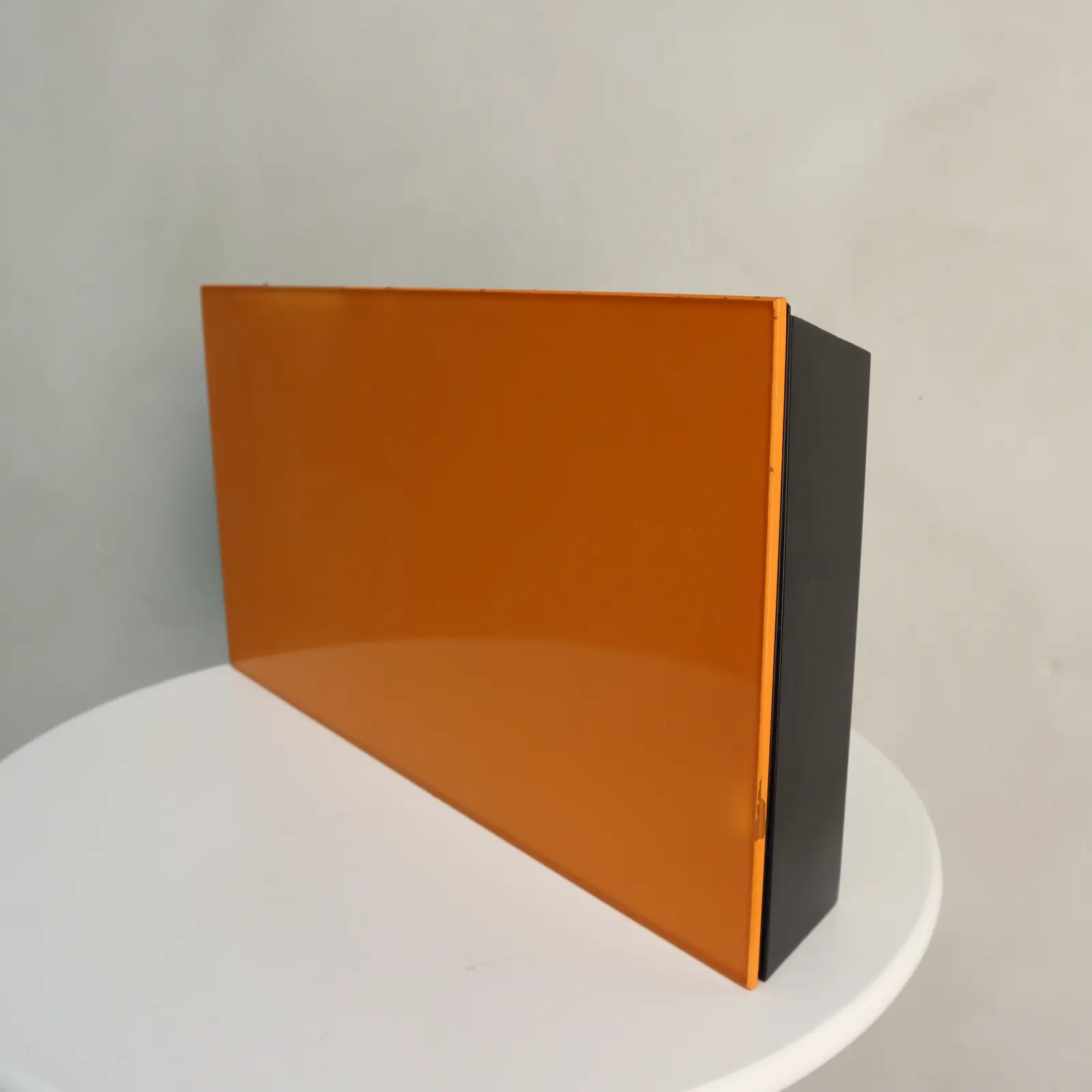 Mood Box Vägghängd förvaringslåda med glasfront. Lintex Orange, Black