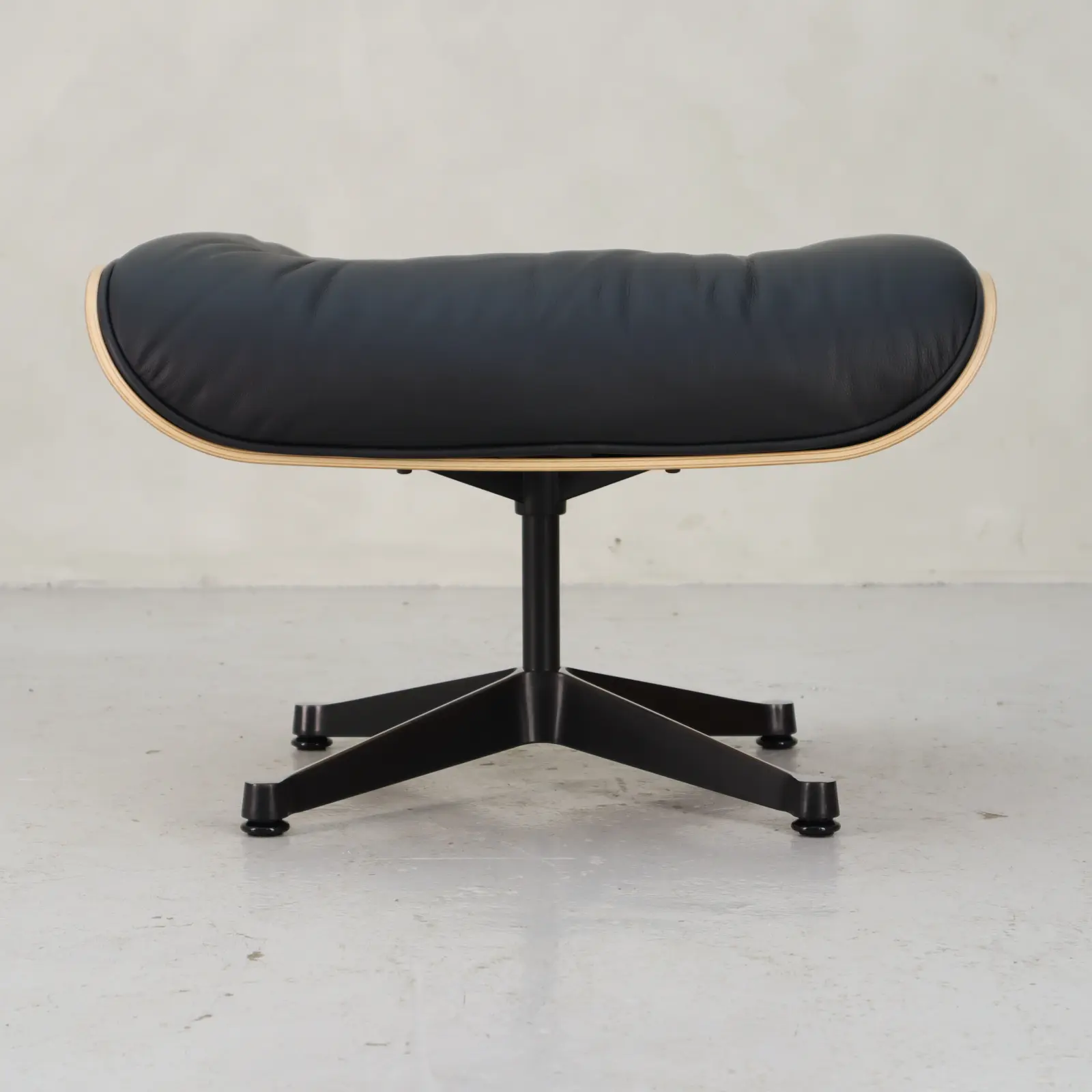 Fåtölj Lounge Chair Ottoman Vitra 