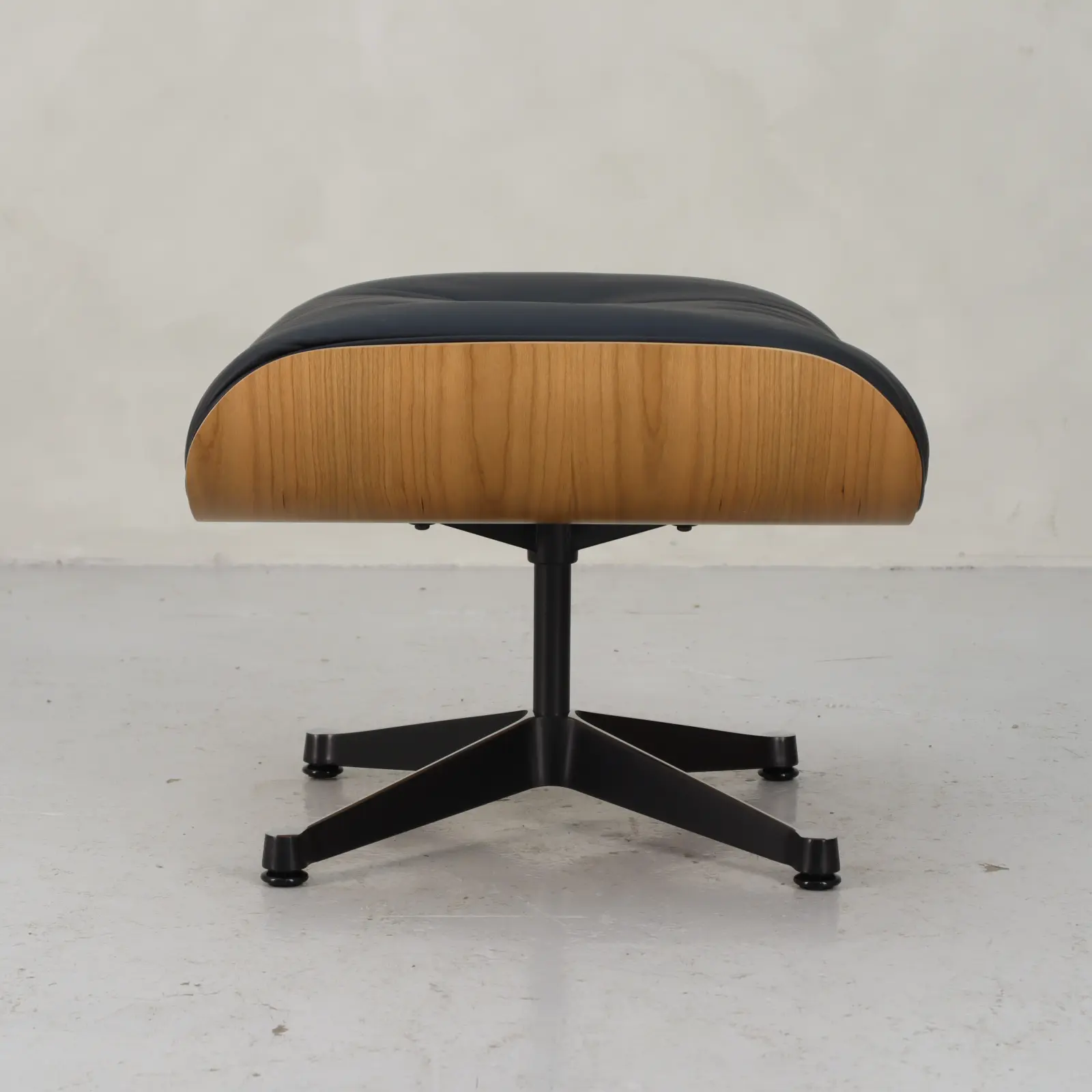 Fåtölj Lounge Chair Ottoman Vitra 