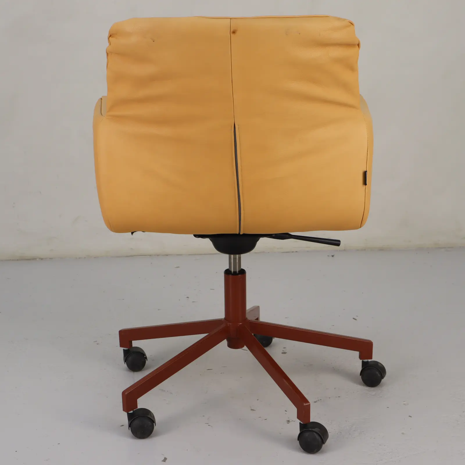 Konferensstol Haddoc Oyster Johanson Design Yellow, Red