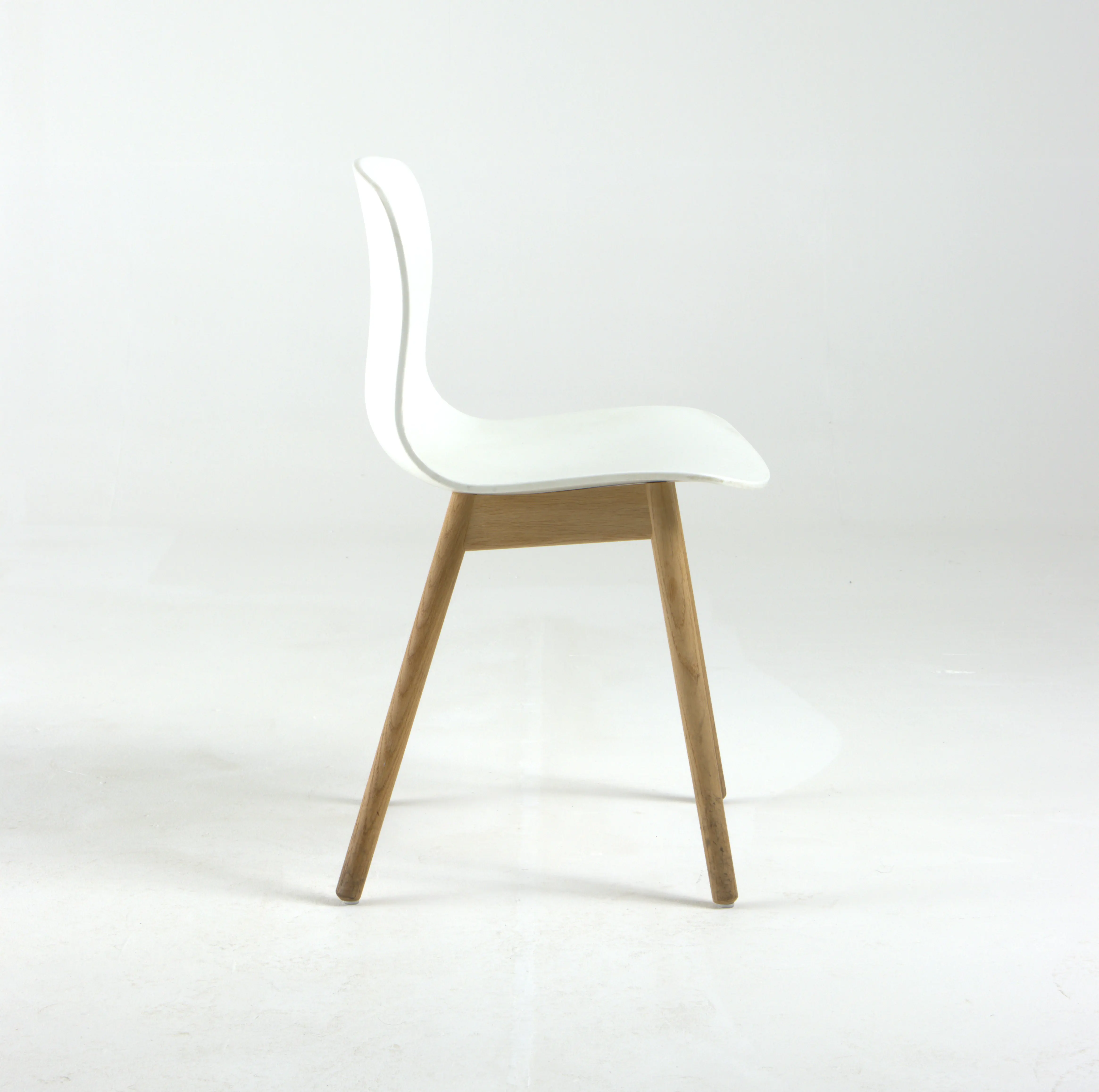 Konferensstol About a Chair AAC12 Hay Vitt