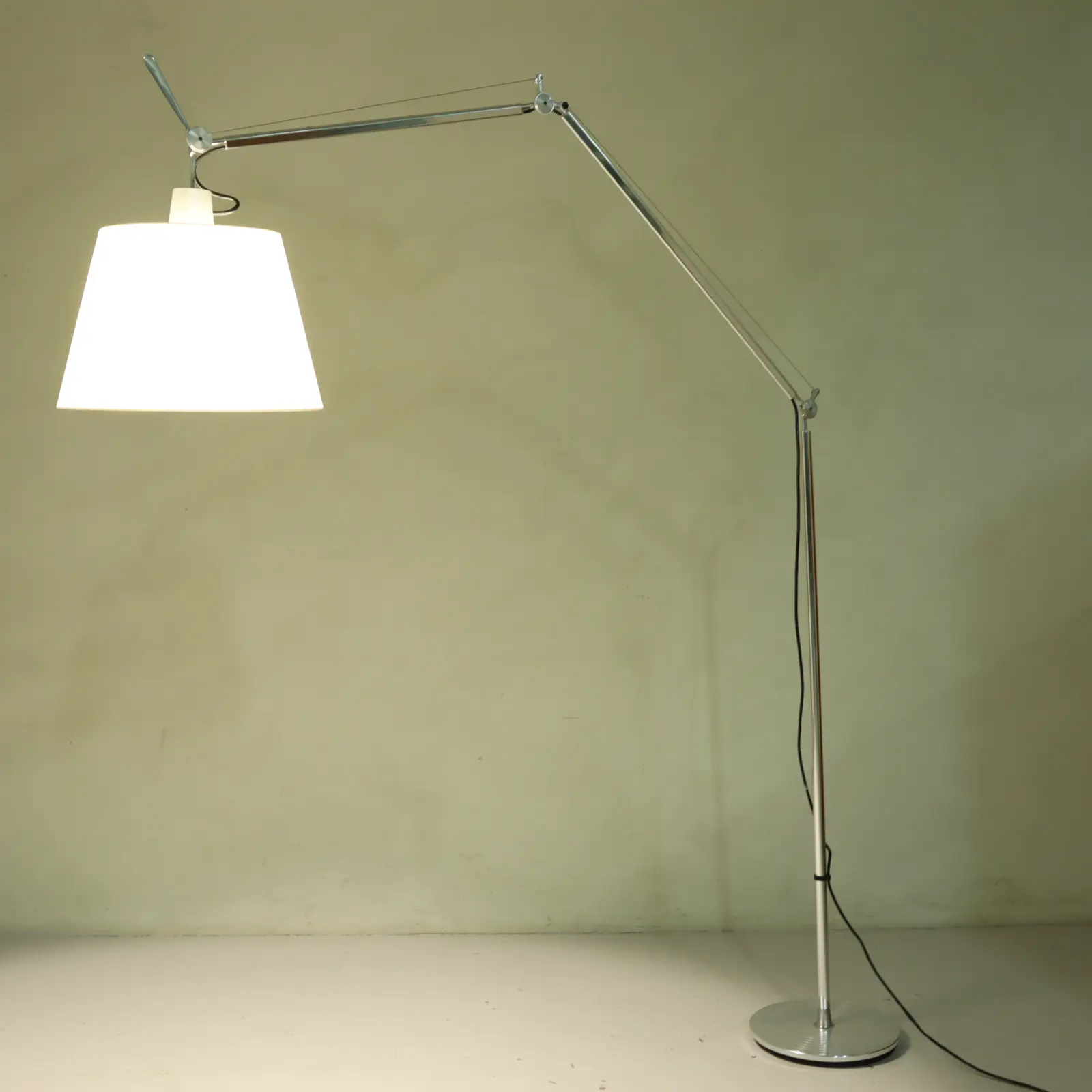 Golvlampa Tolomeo Floor Mega Artemide Vitt