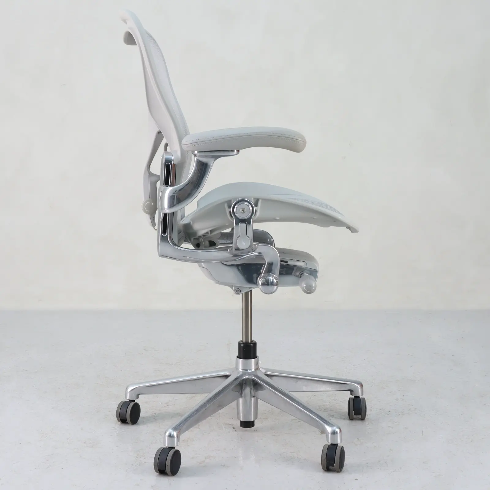 Kontorsstol Aeron Medium Herman Miller Gray