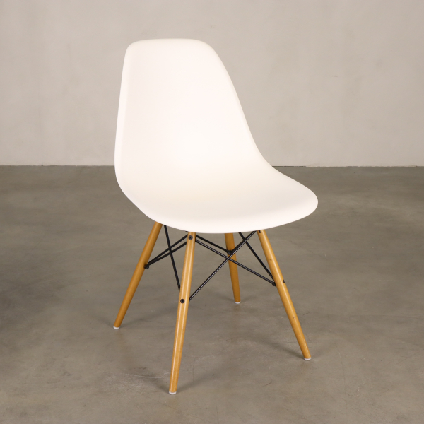 Konferensstol Eames Plastic Chair