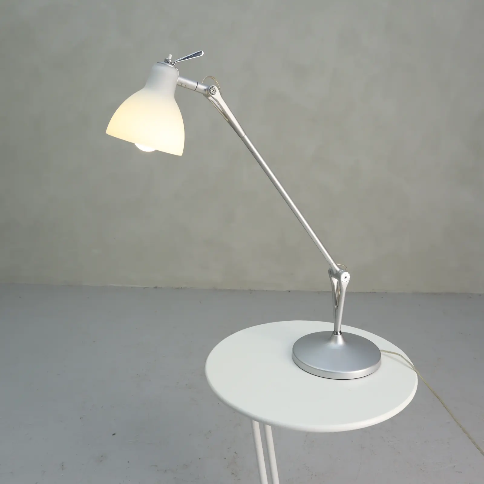 Skrivbordslampa Luxy T1  Gray