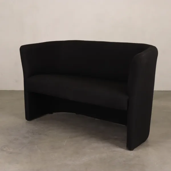 Soffa 2 sits  Black