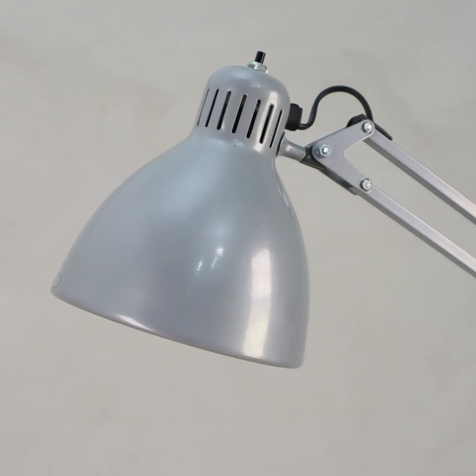 Skrivbordslampa L-1 Luxo Grå