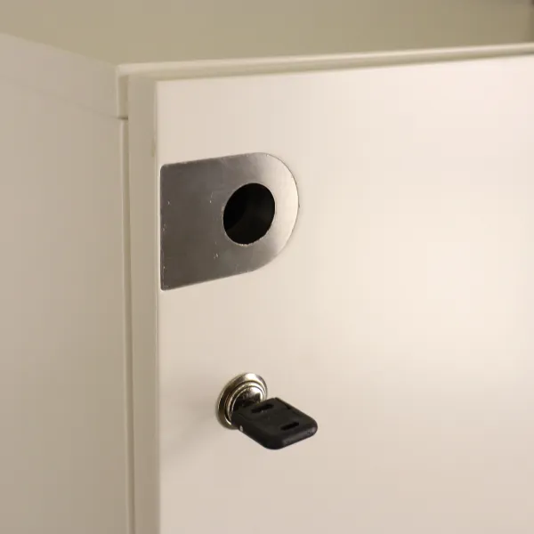 Skåp med låsbar dörr/lucka högersvängd Karl Andersson & Söner White