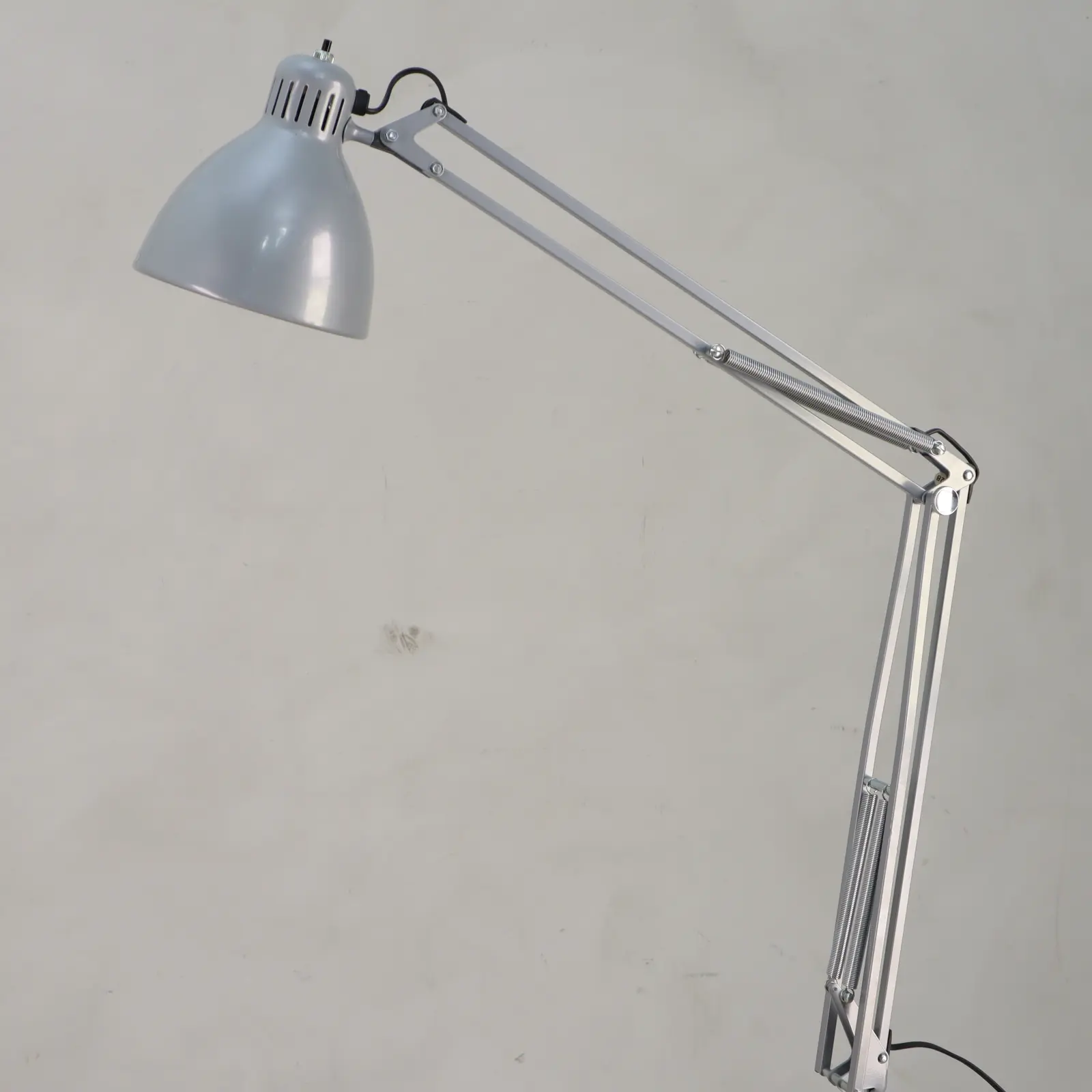 Skrivbordslampa L-1 Luxo Grå