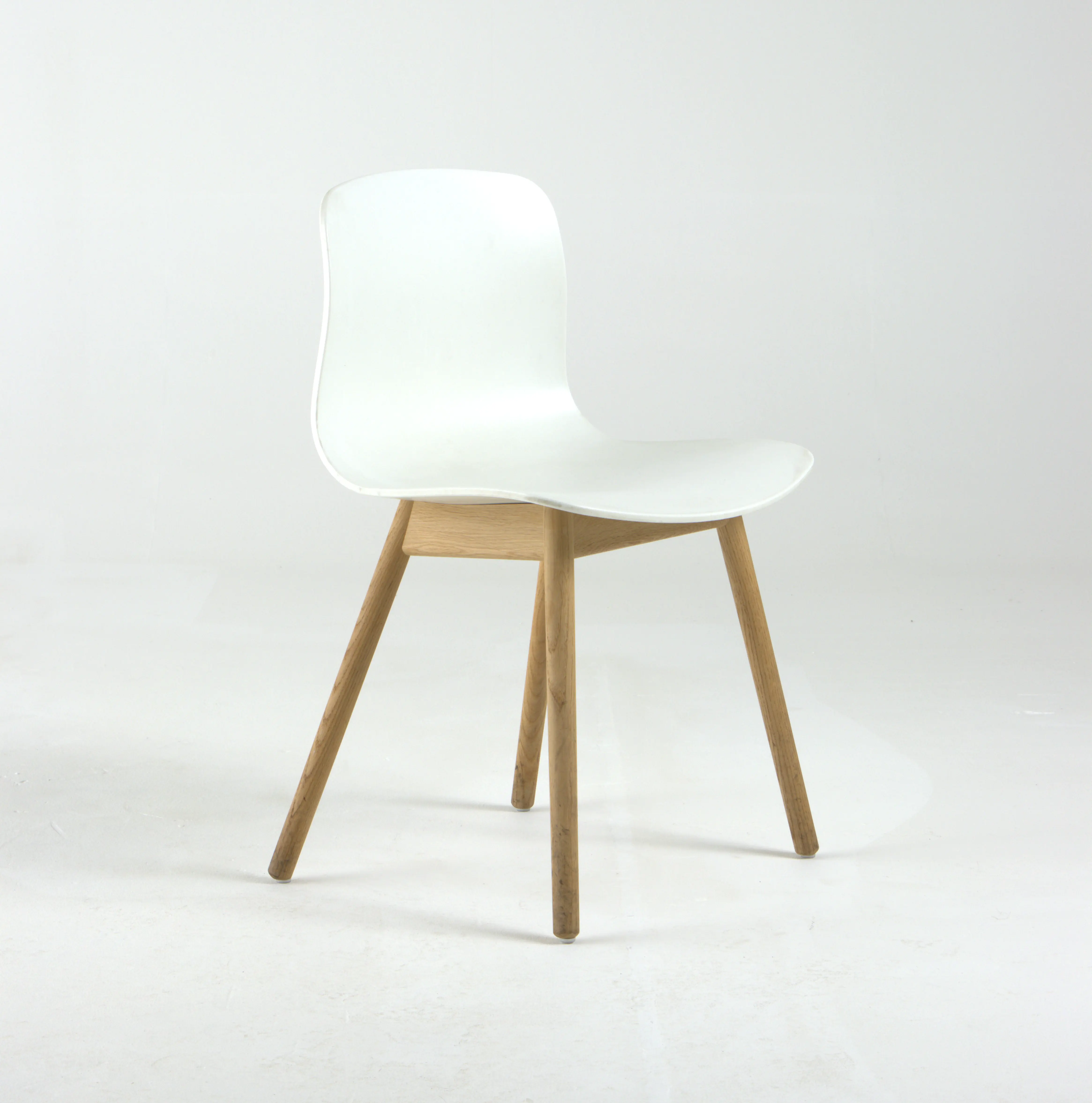 Konferensstol About a Chair AAC12 Hay Vitt