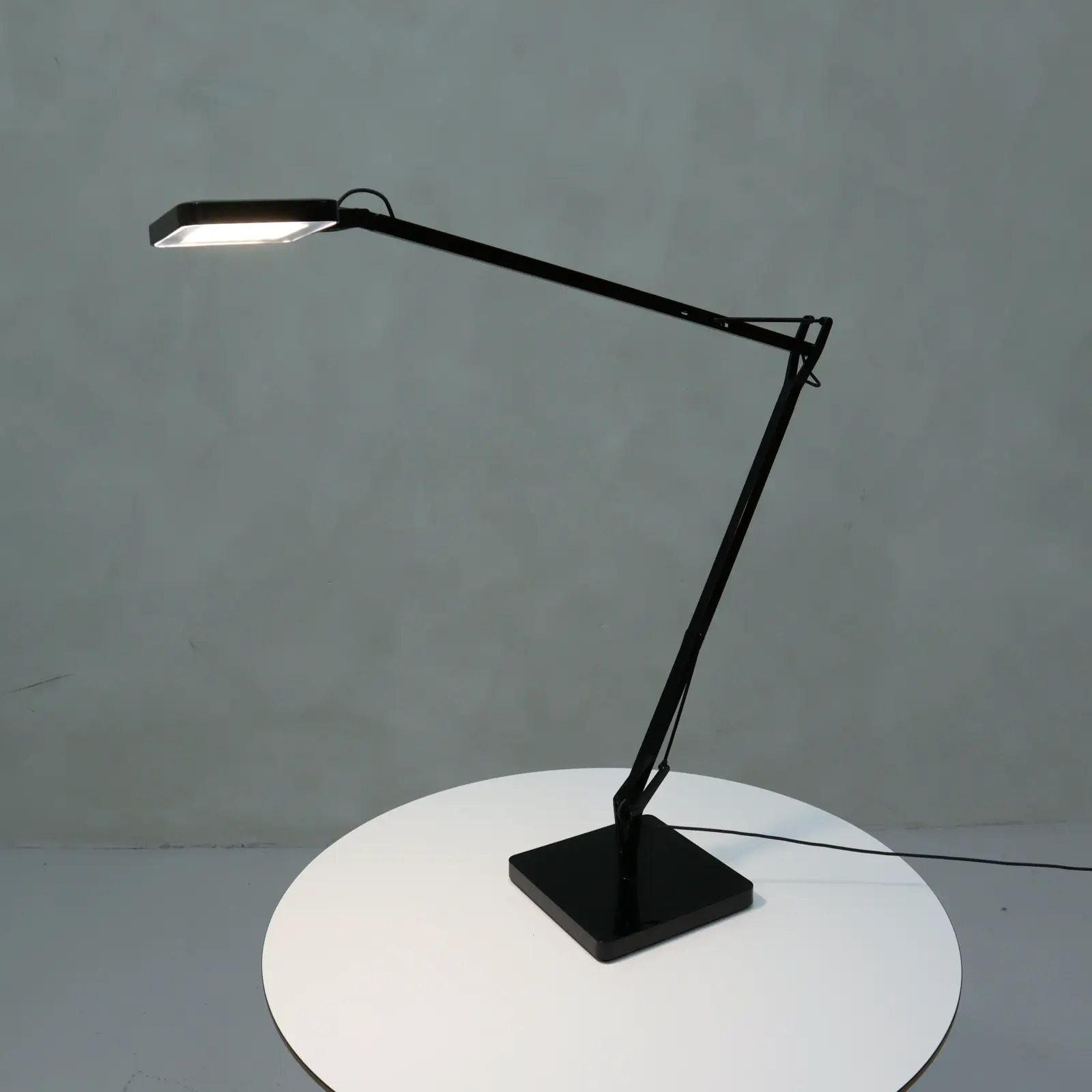 Skrivbordslampa Kelvin LED Base Flos Svart