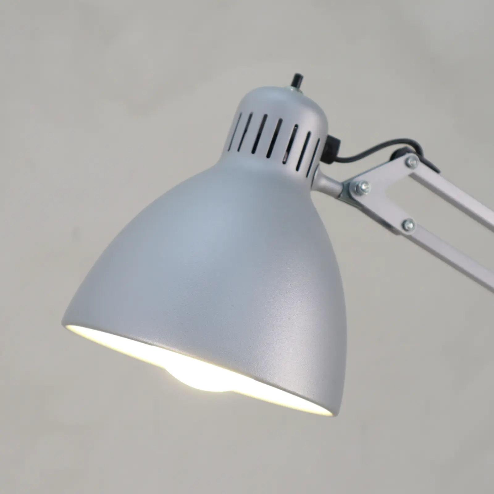 Skrivbordslampa L-1 Luxo Grå