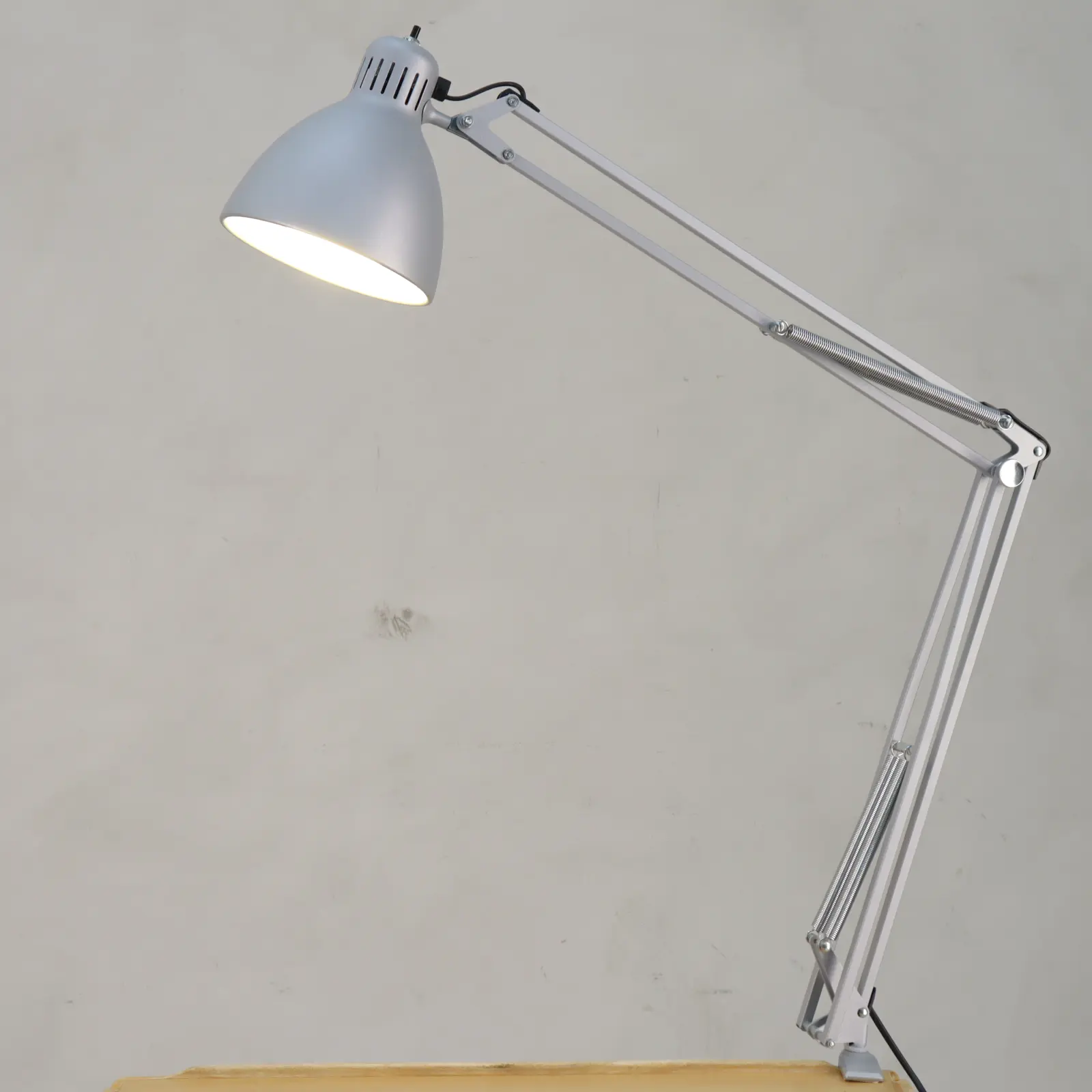 Skrivbordslampa L-1 Luxo Grå