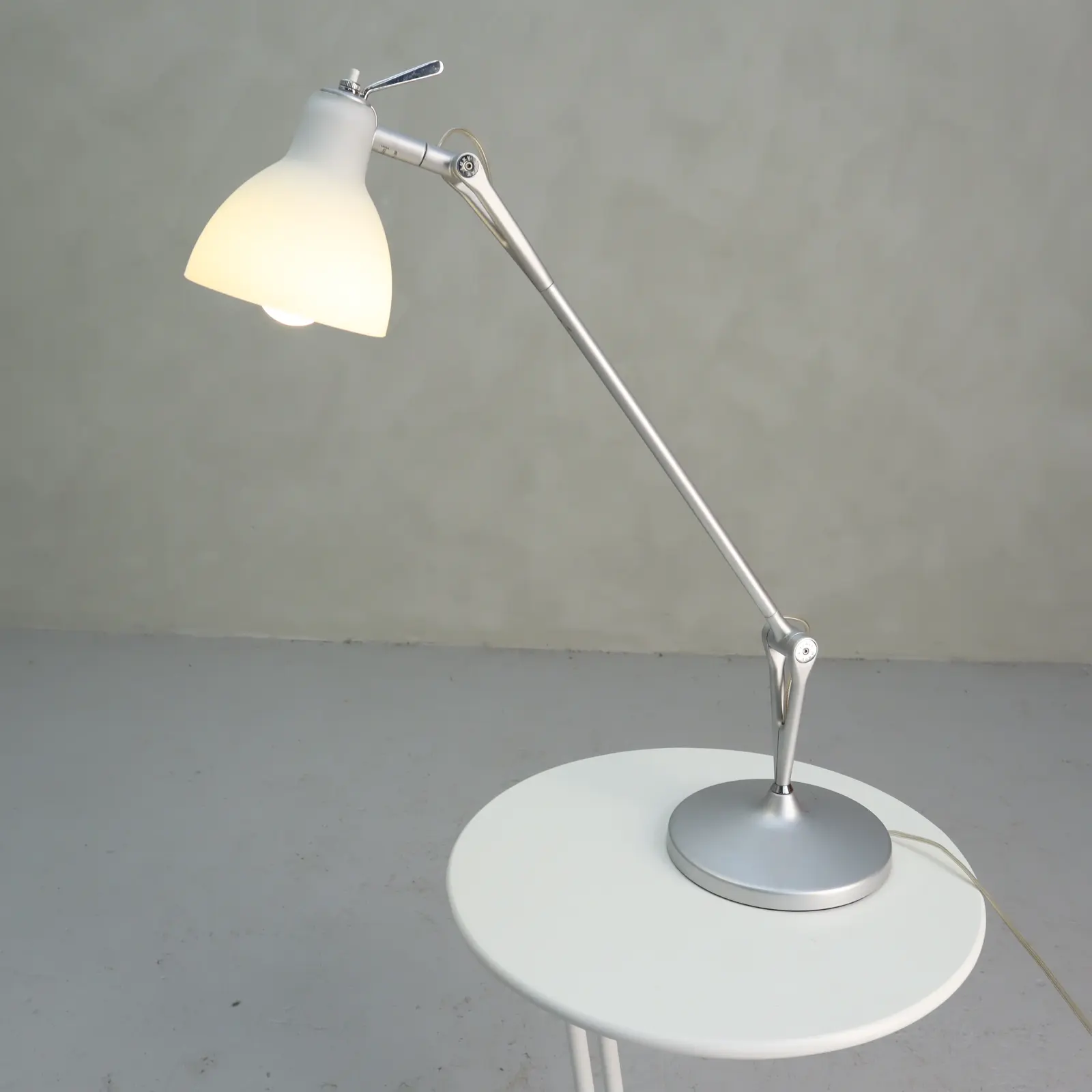 Skrivbordslampa Luxy T1  Gray