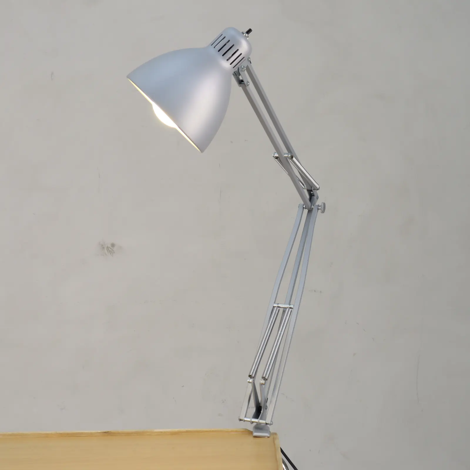 Skrivbordslampa L-1 Luxo Grå